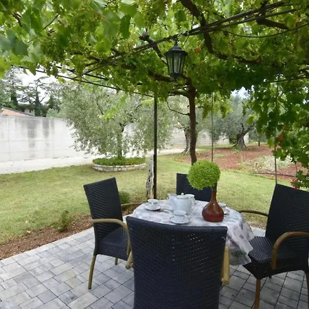 In Mit Privatem Garten Und Panoramablick By Interhome Savudrija
