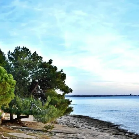 In Mit Privatem Garten Und Panoramablick By Interhome