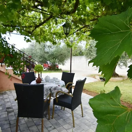Apartman In Mit Privatem Garten Und Panoramablick By Interhome Savudrija
