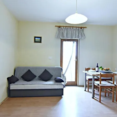 In Mit Privatem Garten Und Panoramablick By Interhome Apartman *