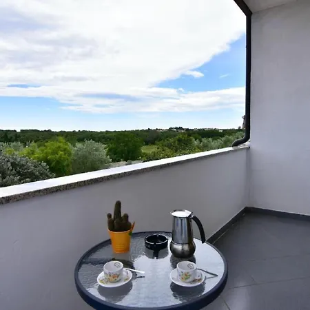 In Mit Privatem Garten Und Panoramablick By Interhome *