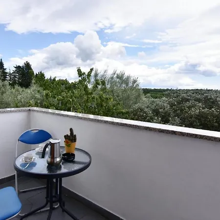 Apartman In Mit Privatem Garten Und Panoramablick By Interhome